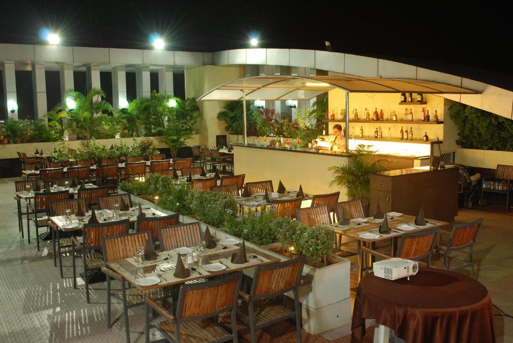 Pimpri-Chinchwad Ambience Executive酒店 餐厅 照片
