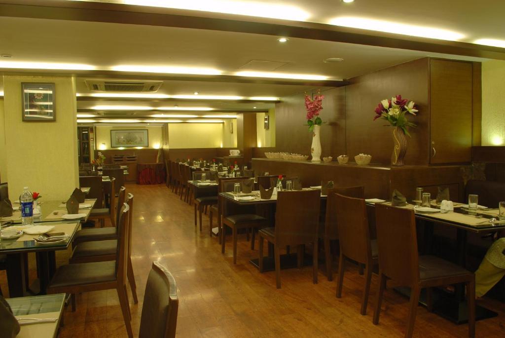 Pimpri-Chinchwad Ambience Executive酒店 餐厅 照片